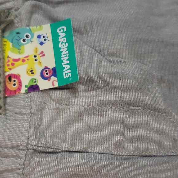 NWT Garanimals Textured woven short in light gray - Picture 2 of 5